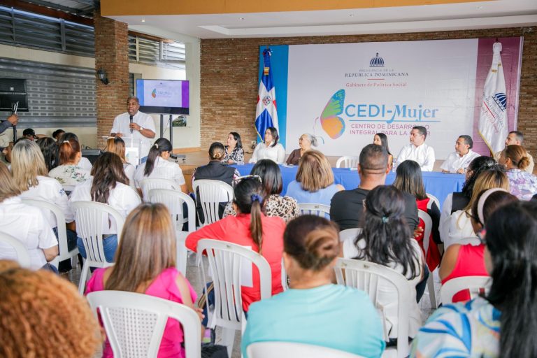 Gabinete de Política Social y CEDI-MUJER desarrollan jornada de inclusión en Santiago