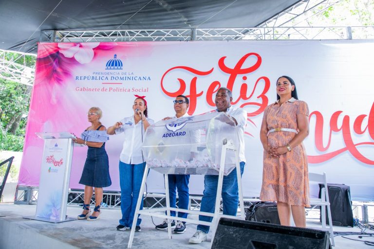 Gabinete de Política Social celebra Día de las Madres con más de mil mujeres de Santo Domingo