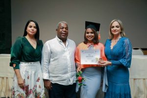 Primera graduación ordinaria de CEDI-Mujer en Santiago consolida ruta hacia la autonomía económica de mujeres